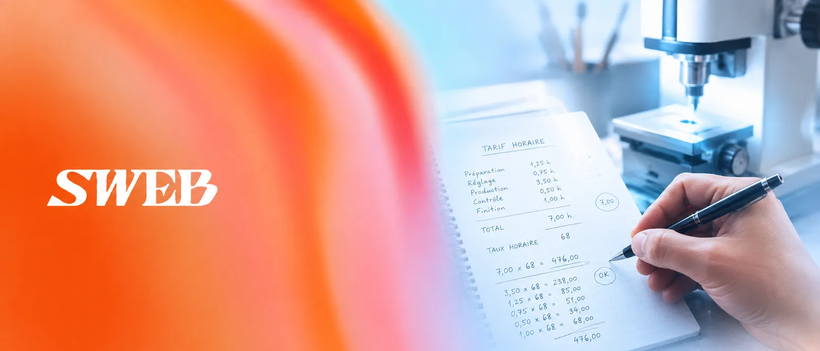 Un carnet où sont posés à la main le détail des heures d'une prestation et le calcul du taux horaire correspondant, stylo en main.